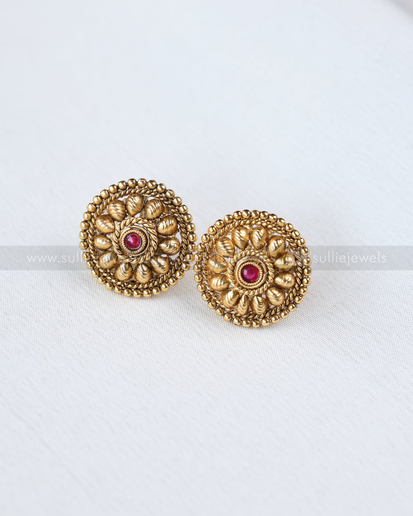 3904 - Ashtapilu 4 Layered Chain with Stud