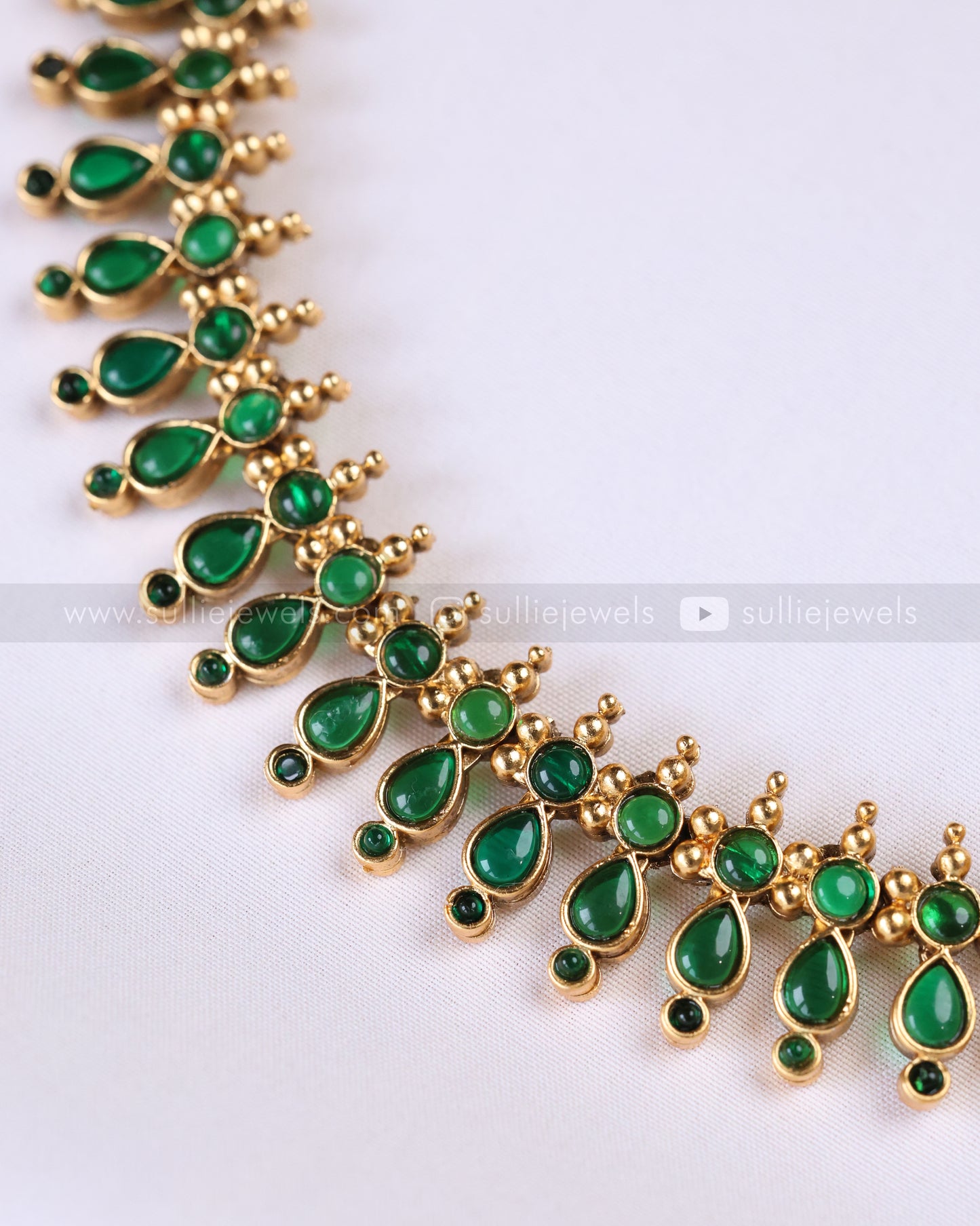 3925 - Sullie Basic - Green Raindrop Stone Necklace with Jhumka