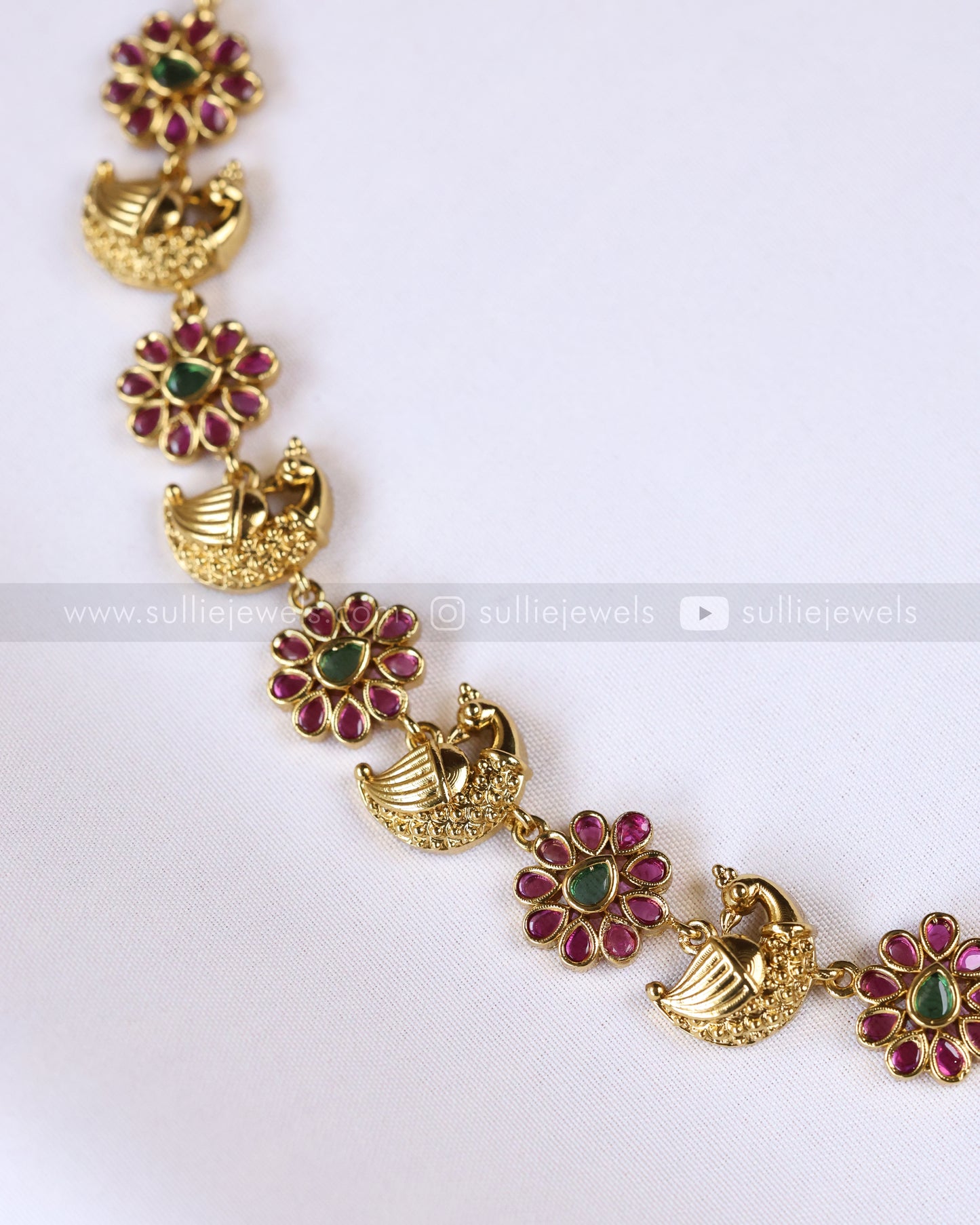 3923 - Peacock Floral Kemp Necklace with Earrings