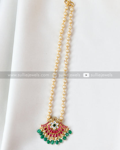 Gold Meshed Pearl Chain with Kemp Pendant - No Idol