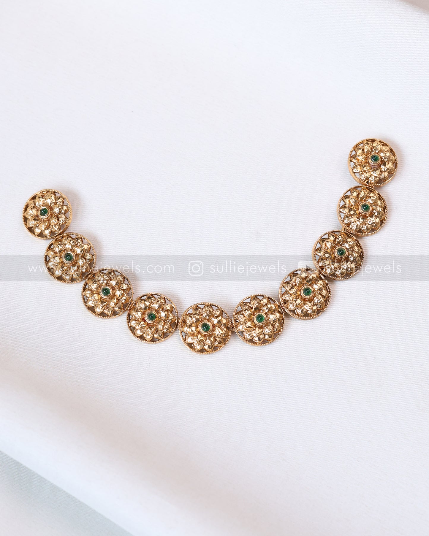 3743 - Sullie Basic - Round Green Flower Necklace with Stud