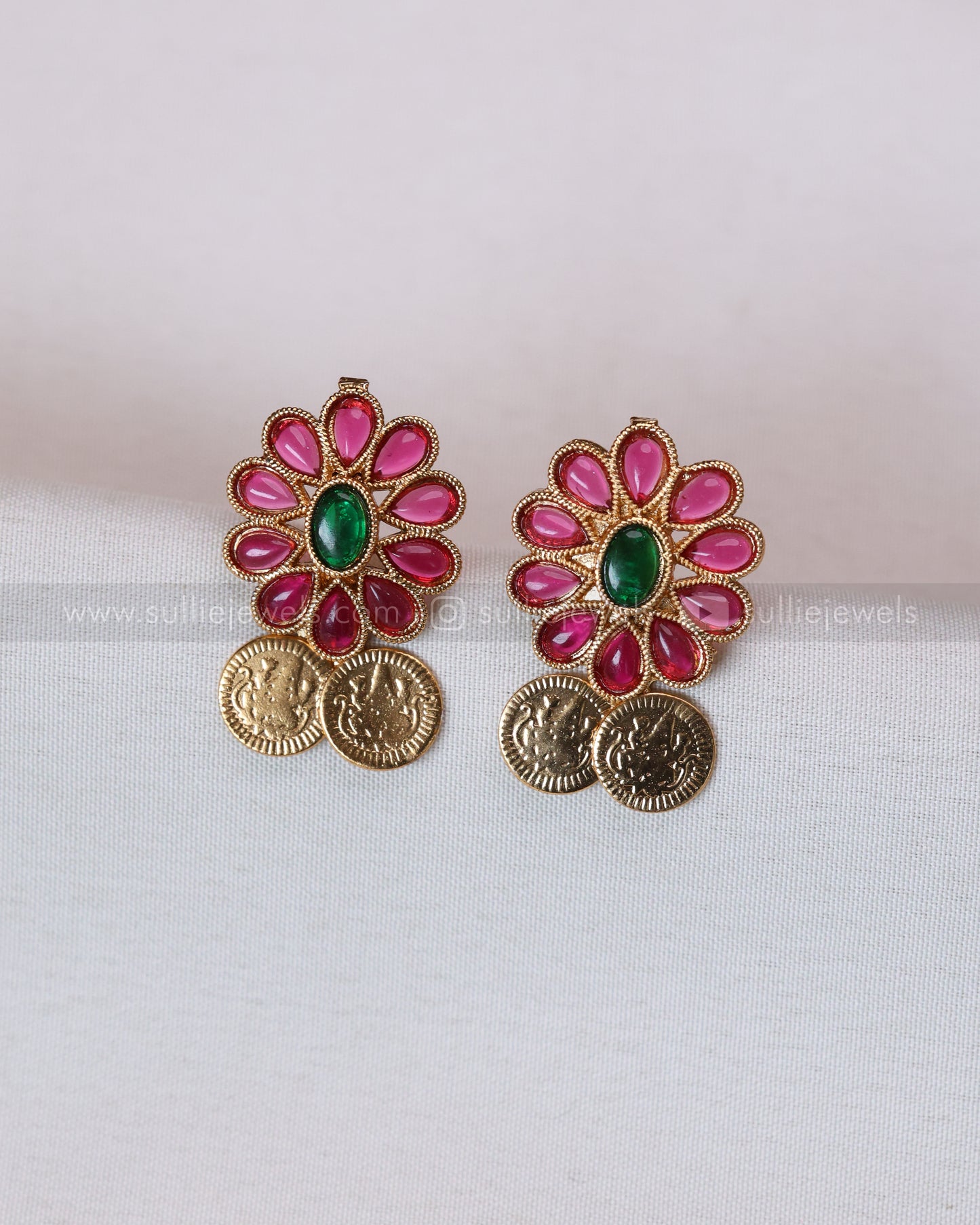 3749 - Sullie Basic - Lakshmi Floral Coin Necklace with Stud