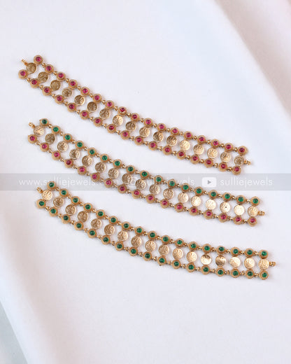 Sullie Basic - Traditional Coin & Stone Choker with Stud
