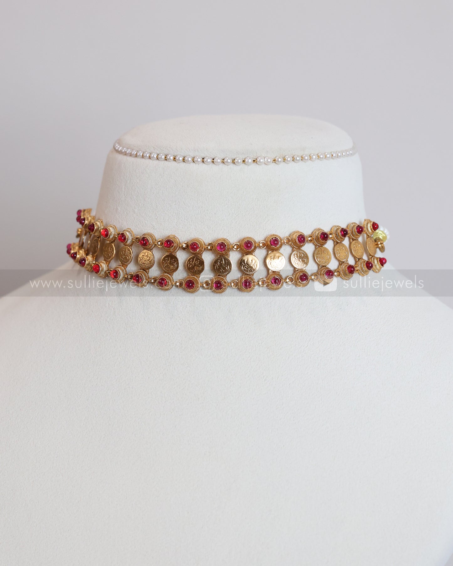 Sullie Basic - Traditional Coin & Stone Choker with Stud