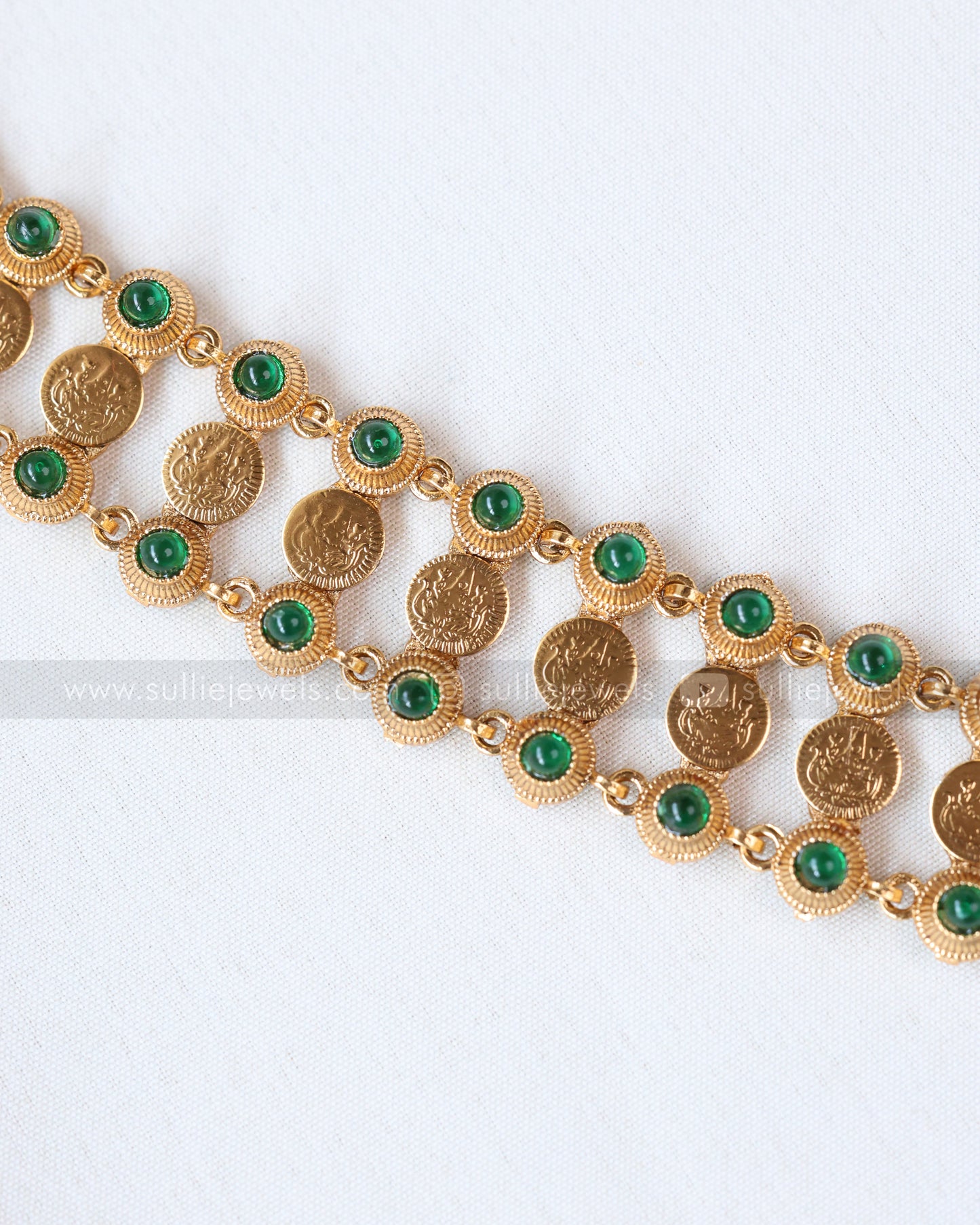 Sullie Basic - Traditional Coin & Stone Choker with Stud