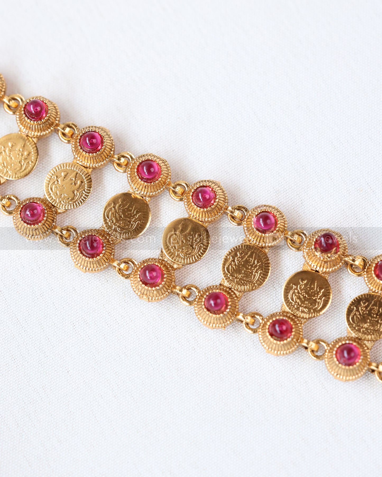 Sullie Basic - Traditional Coin & Stone Choker with Stud