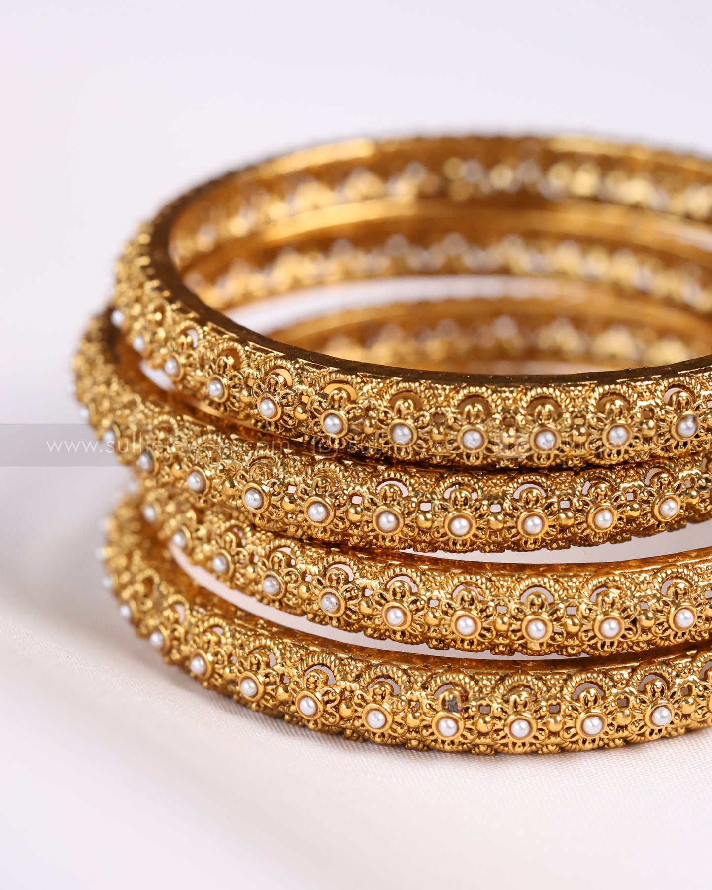 9084 - Sullie Basic - Floral Pearl Bangle - Set of 4