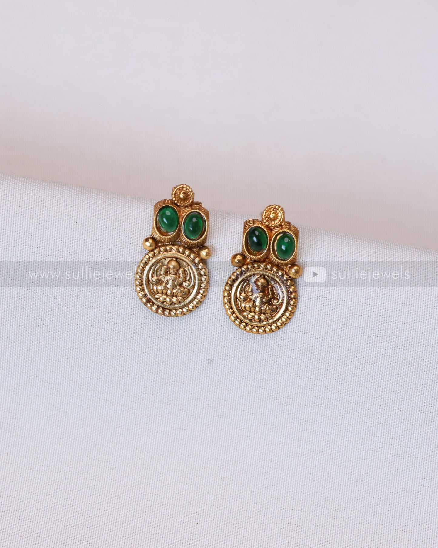 3793 - Sullie Basic - Lakshmi Coin Green Kaashu Maala / Coine Necklace with Stud