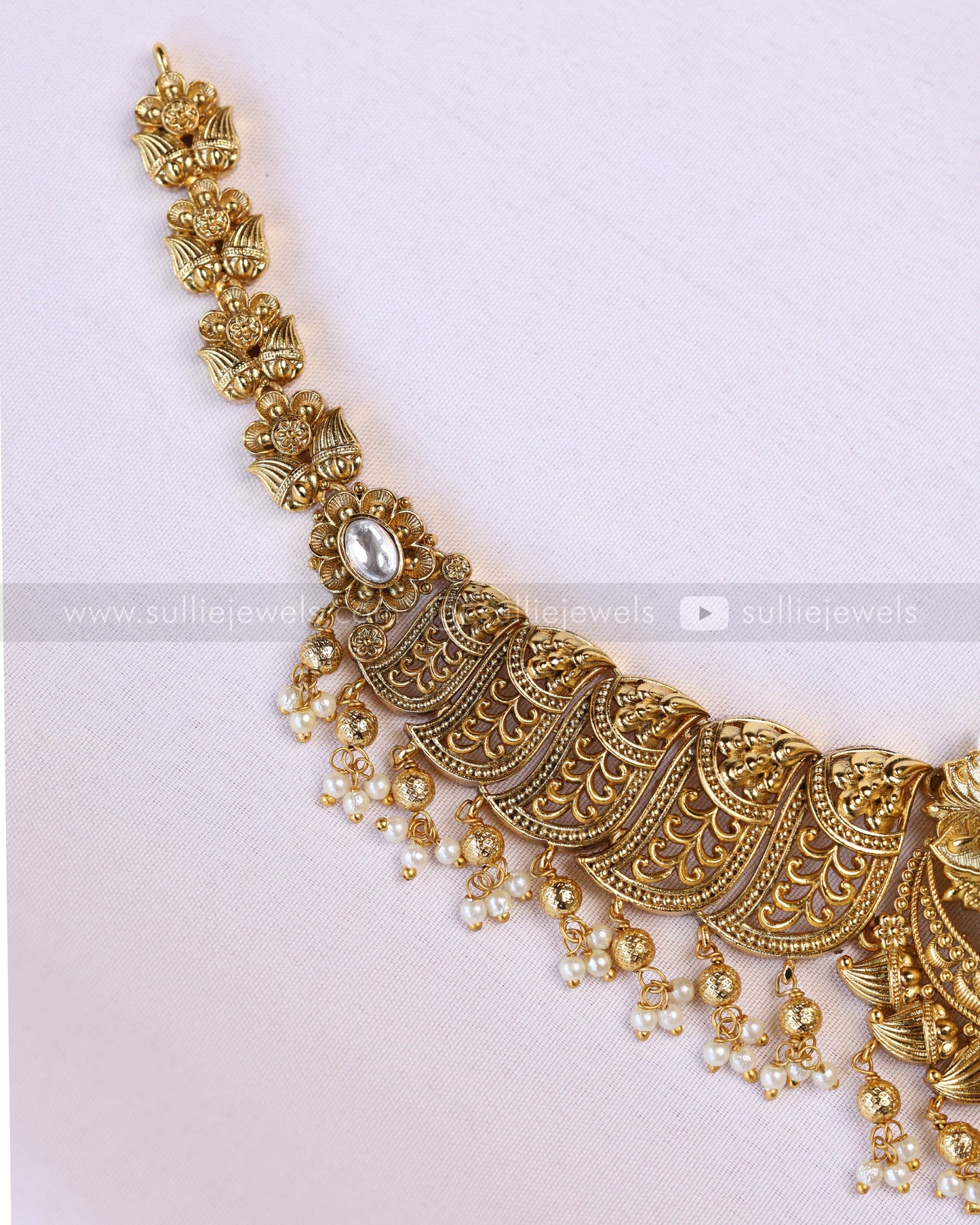 3942 - No Idol Statement Feather Design Necklace with Stud - Gold Beads