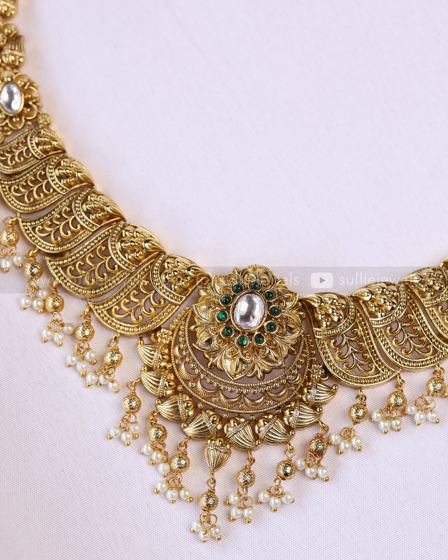 3942 - No Idol Statement Feather Design Necklace with Stud - Gold Beads