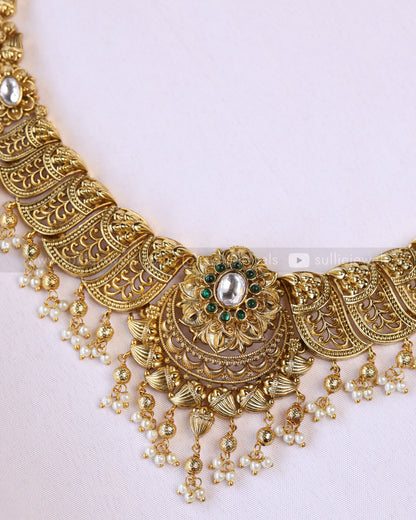 3942 - No Idol Statement Feather Design Necklace with Stud - Gold Beads