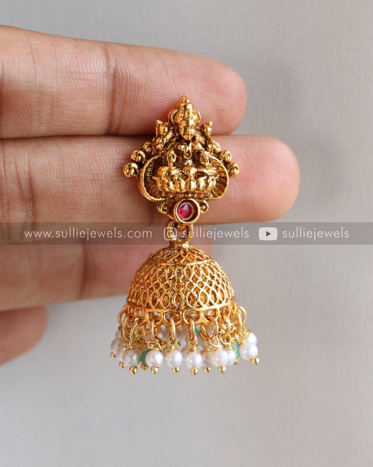 Sullie Basic - Lakshmi Pendant with Green & Coral Beads