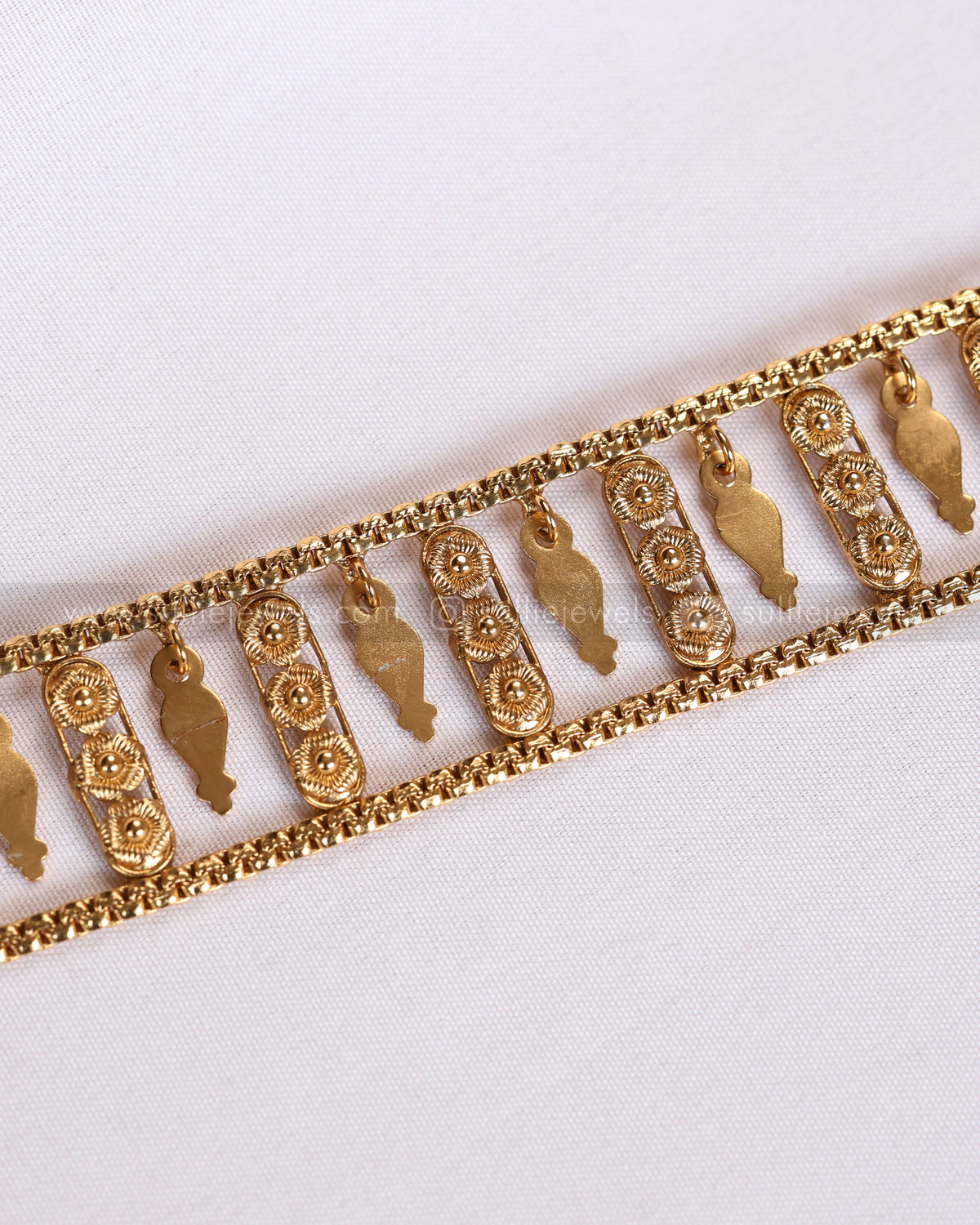 2169 - Sullie Basic Box Chain Single Line Elakkathali Design Choker with Stud