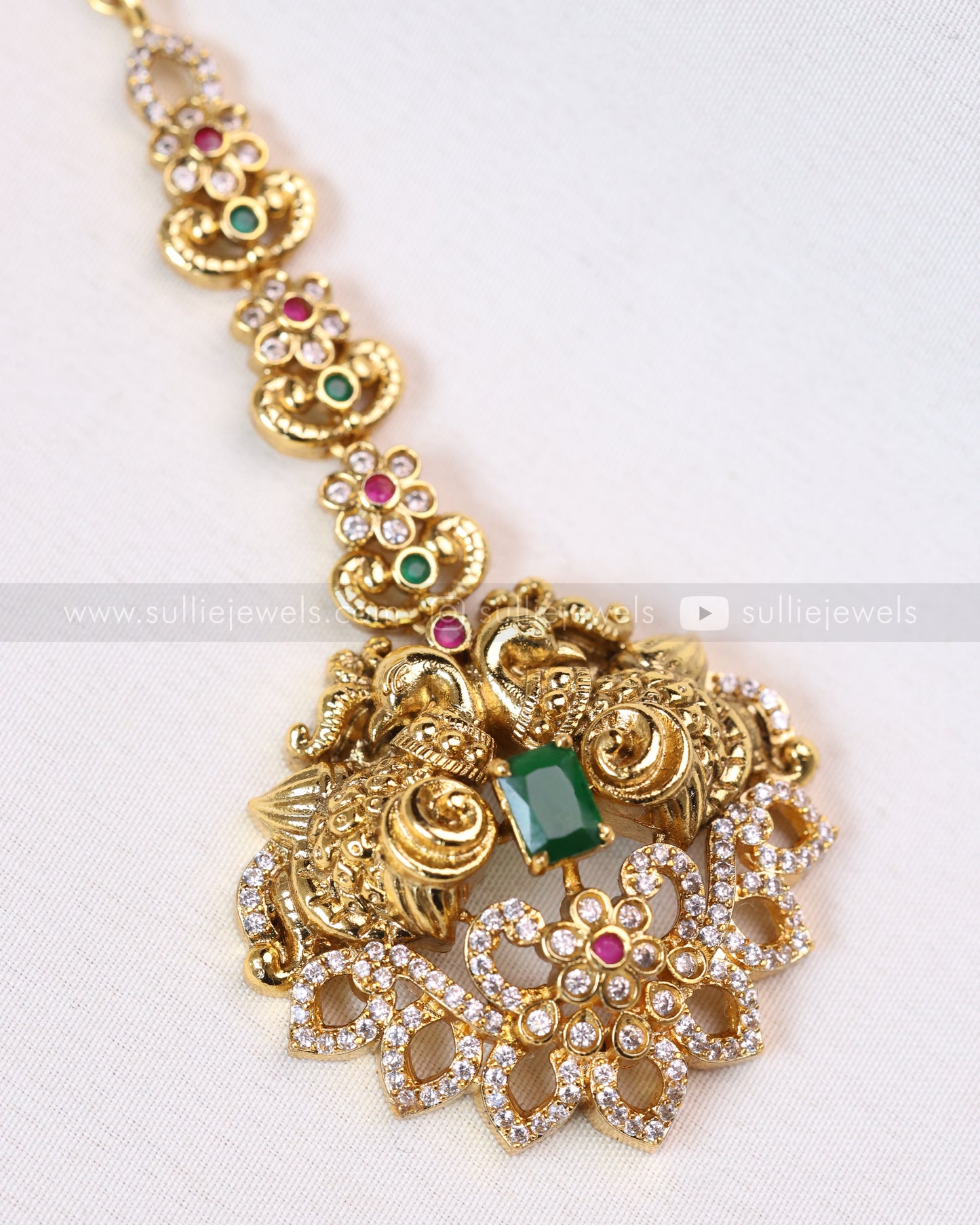 1085 -  Peacock Emerald Stone Tikka