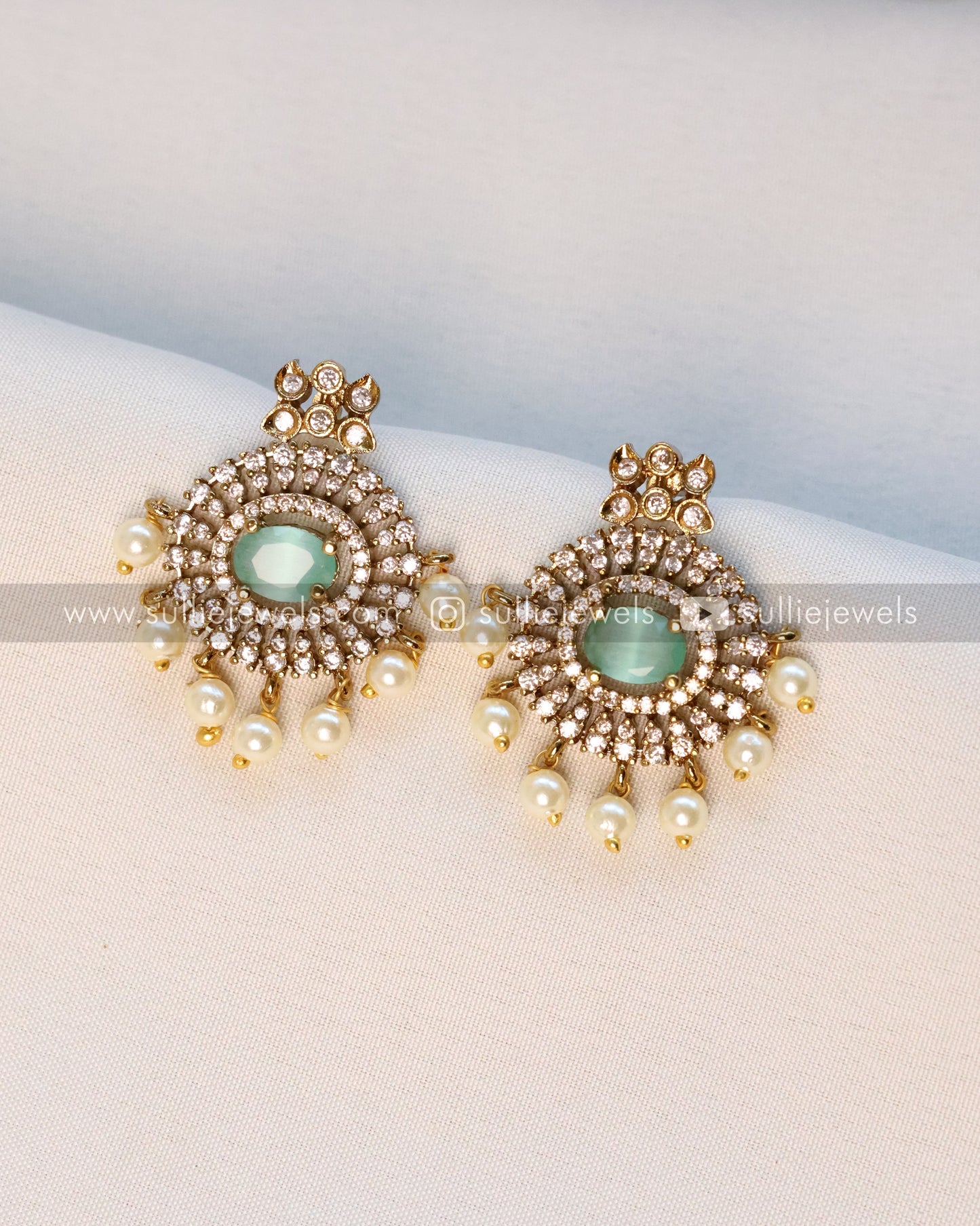 Pastel Green Centre Stone Necklace / Choker with Stud