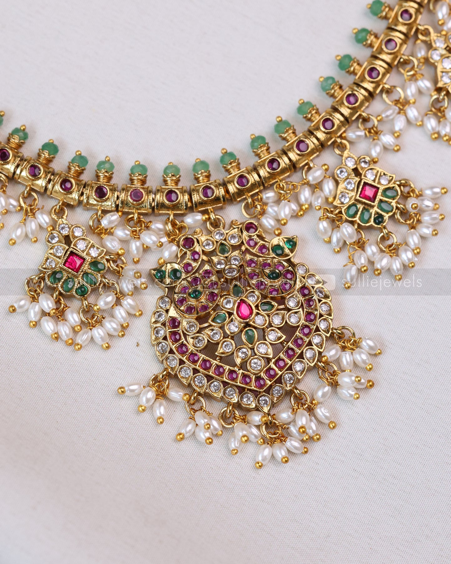 7156 - No Idol Kemp Guttapusalu Haaram with Jhumka