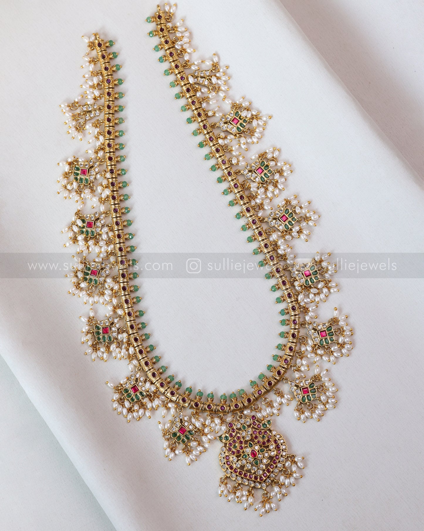7156 - No Idol Kemp Guttapusalu Haaram with Jhumka