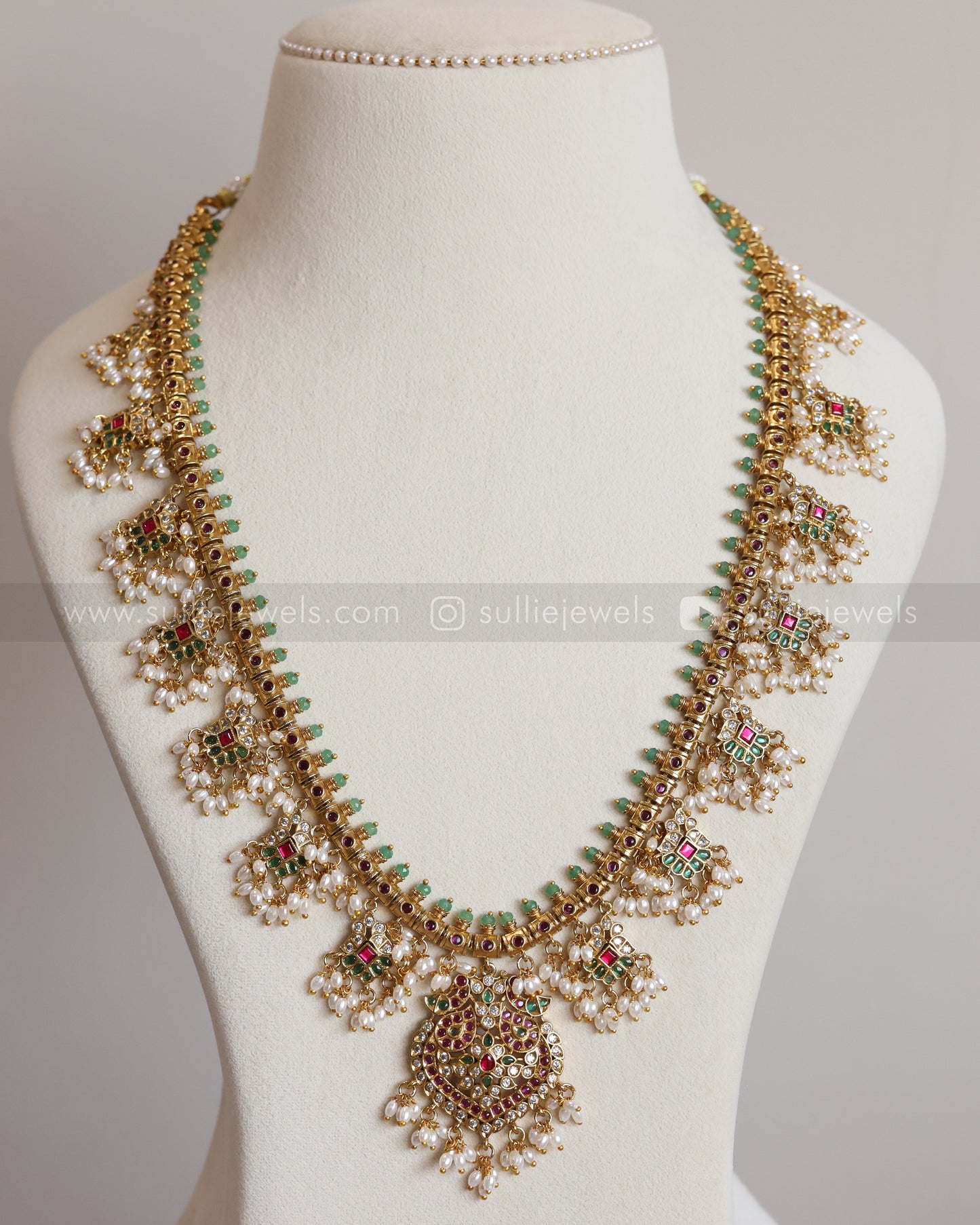 7156 - No Idol Kemp Guttapusalu Haaram with Jhumka