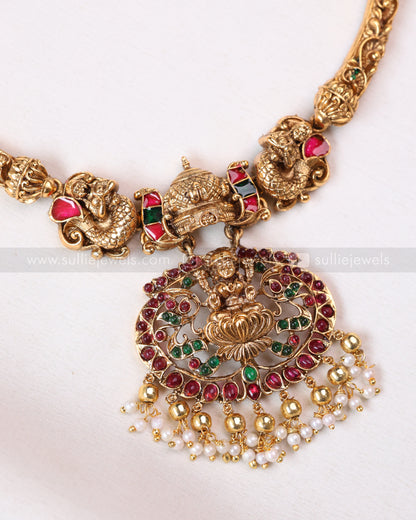 3871 - Sullie Basic - Lakshmi Pendant Hasli Necklace with Earring