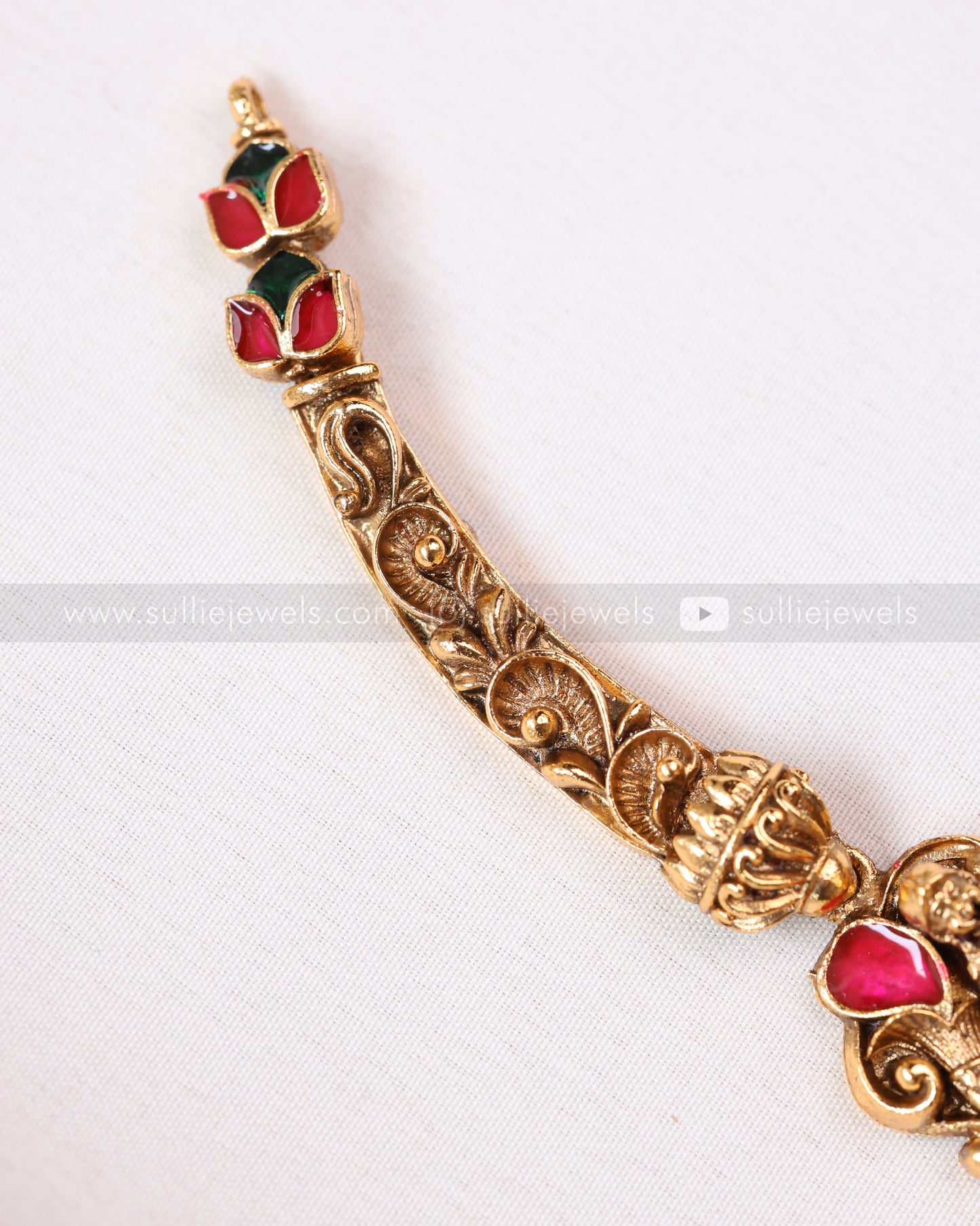 3871 - Sullie Basic - Lakshmi Pendant Hasli Necklace with Earring