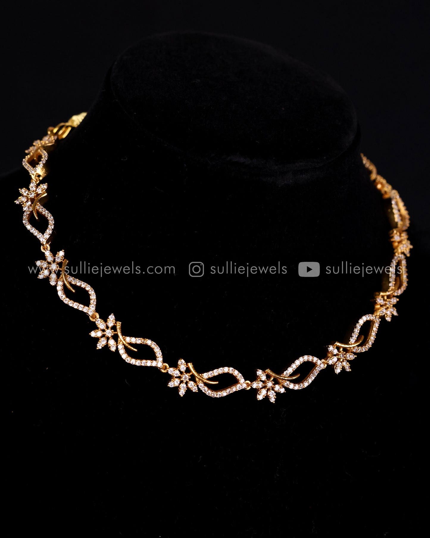 Diamond Lookalike Flower Leaf Necklace Set