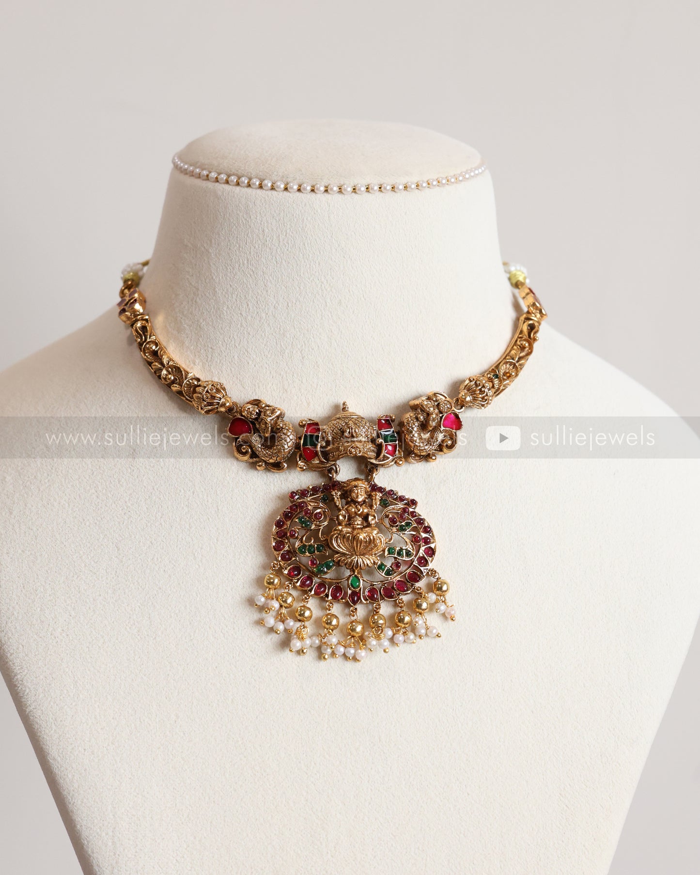 3871 - Sullie Basic - Lakshmi Pendant Hasli Necklace with Earring