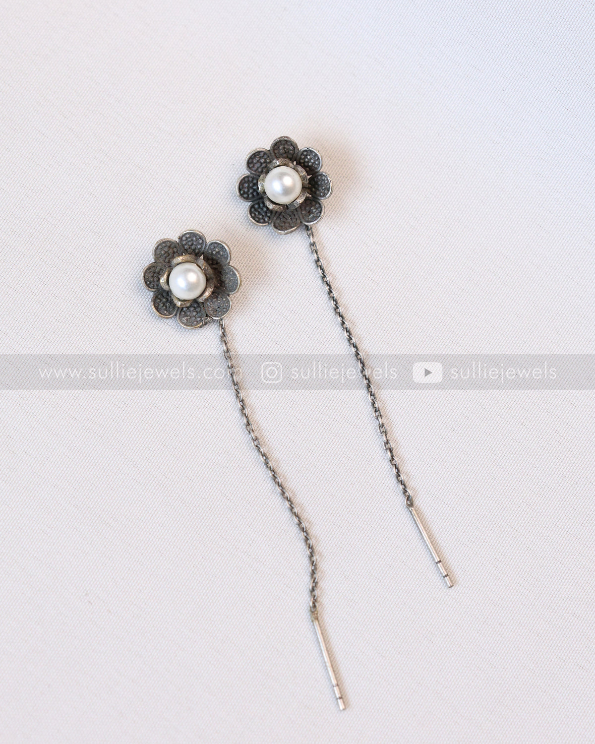 Sui Dhaga Oxidised White Flower Earrings
