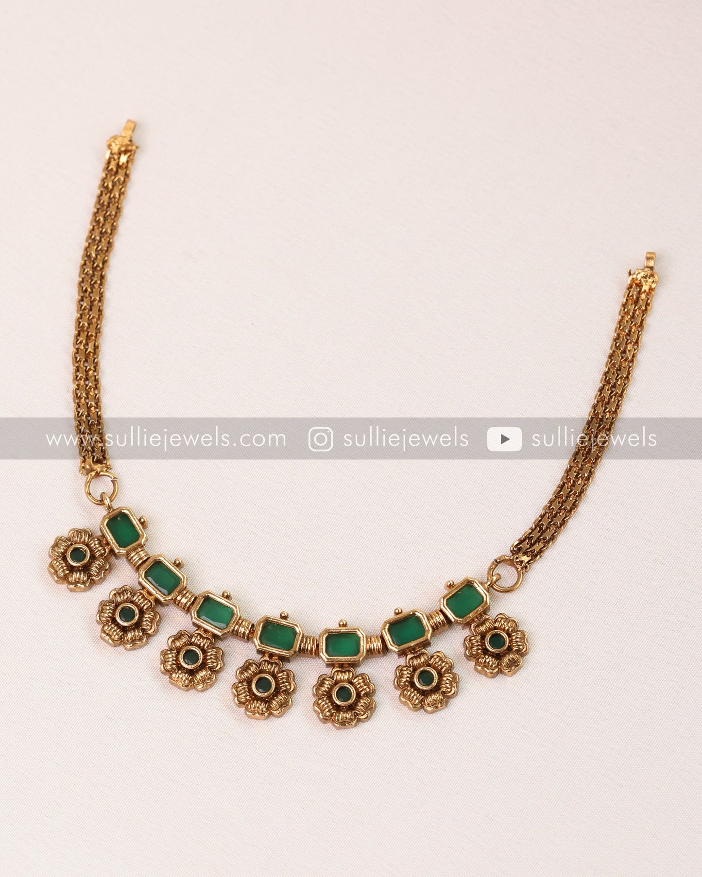 Flower Minimal Choker with Studs