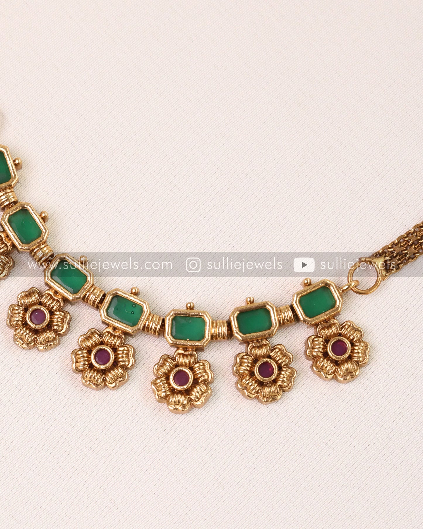 Flower Minimal Choker with Studs