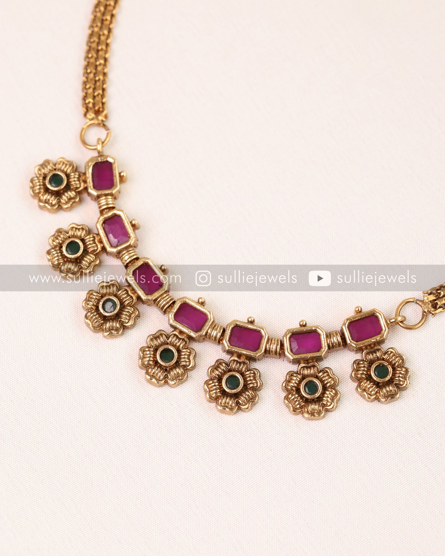 Flower Minimal Choker with Studs