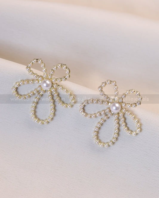W139 - Korean-style Pearl Flower Loop Stud
