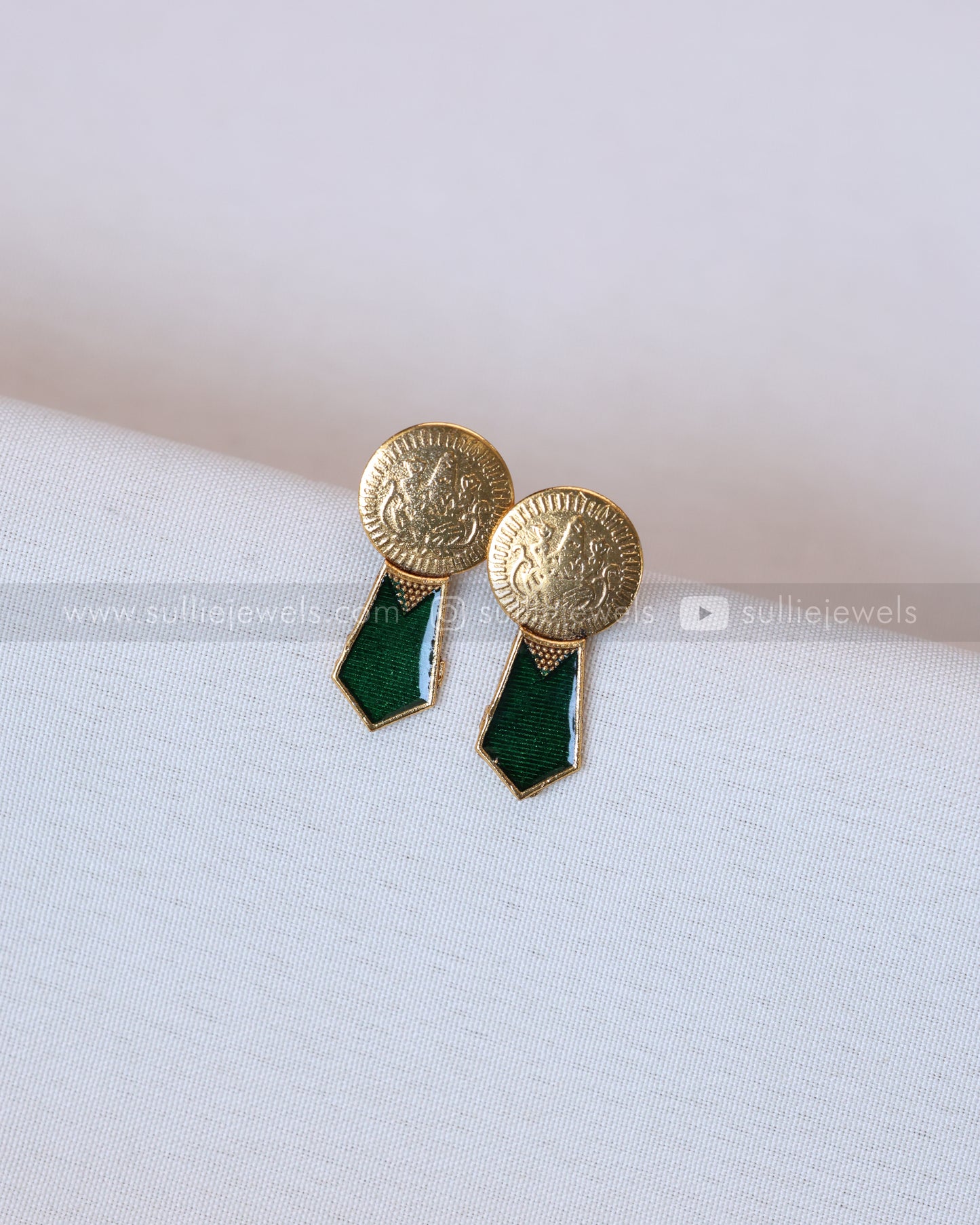2121 - Sullie Basic - 2 Layer Coin & Green Palakka Choker / Necklace with Stud