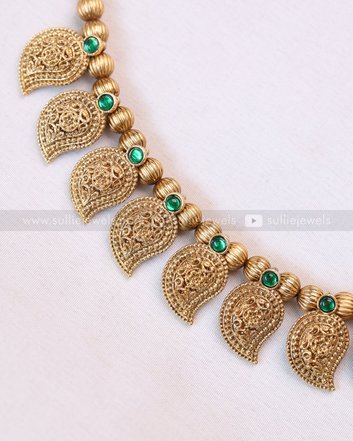 3724 - Sullie Basic - Green Gold Mango Necklace with Stud