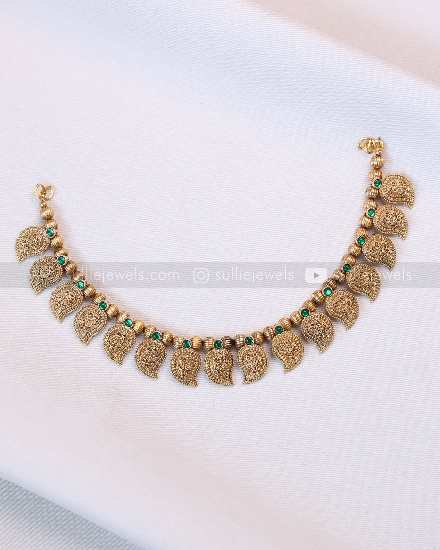 3724 - Sullie Basic - Green Gold Mango Necklace with Stud