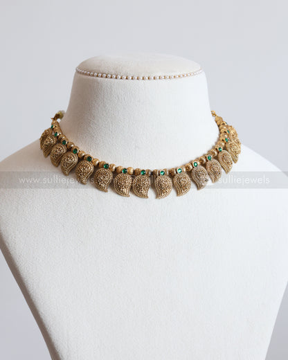 3724 - Sullie Basic - Green Gold Mango Necklace with Stud