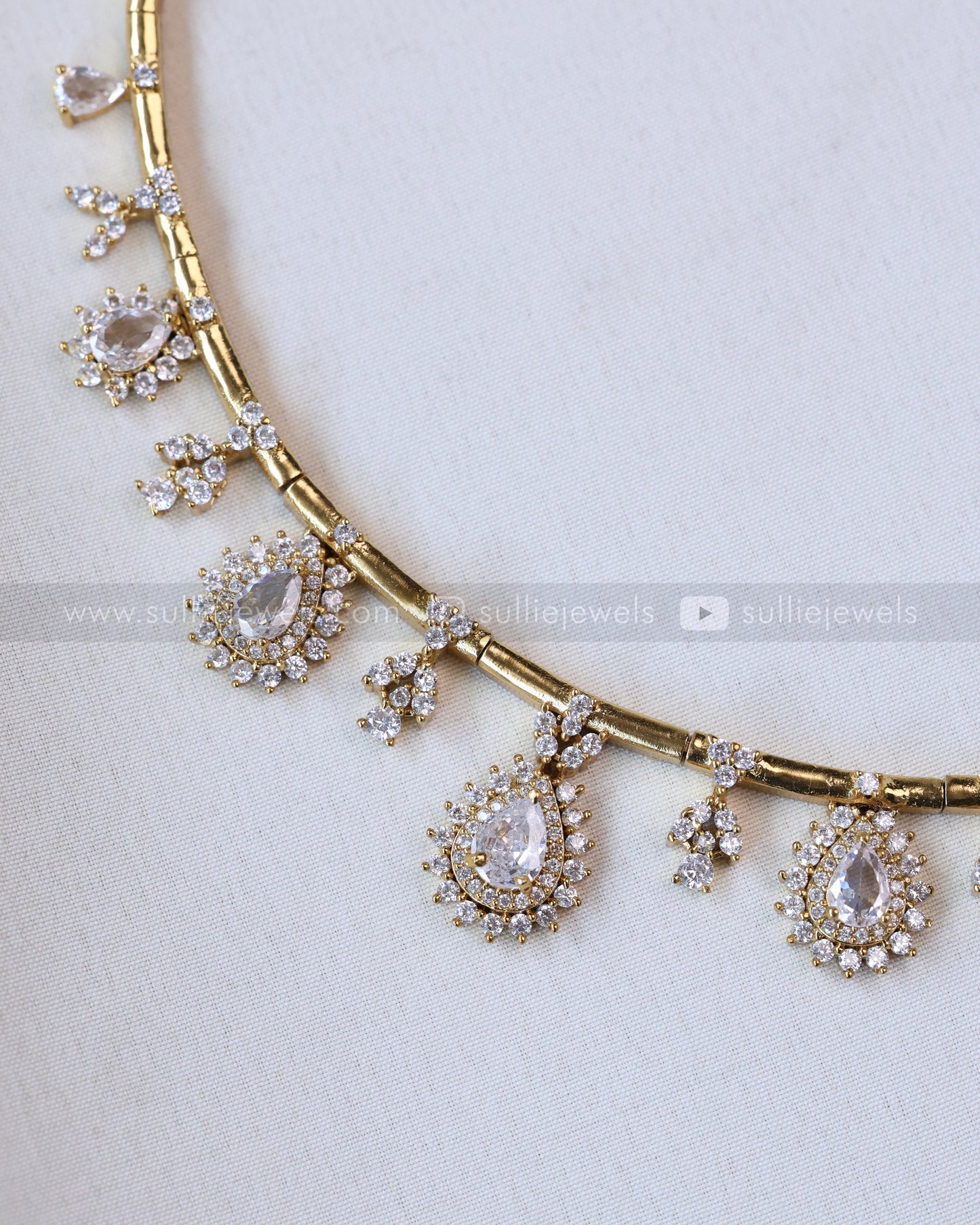 3718 - White Raindrop Hasli with Stud