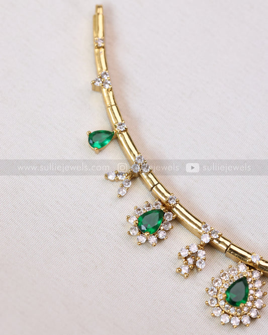 3720 - Green Raindrop Hasli with Stud