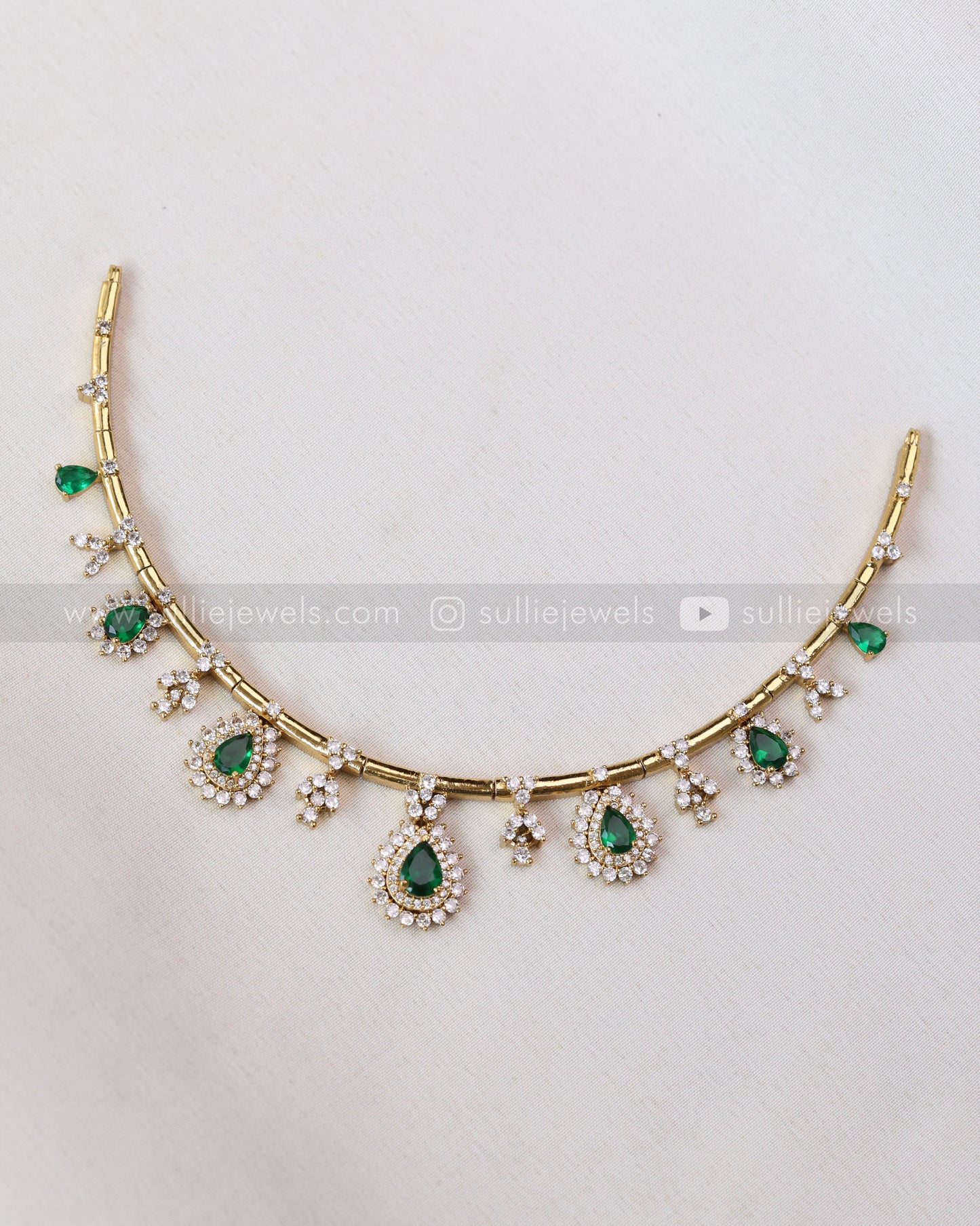 3720 - Green Raindrop Hasli with Stud