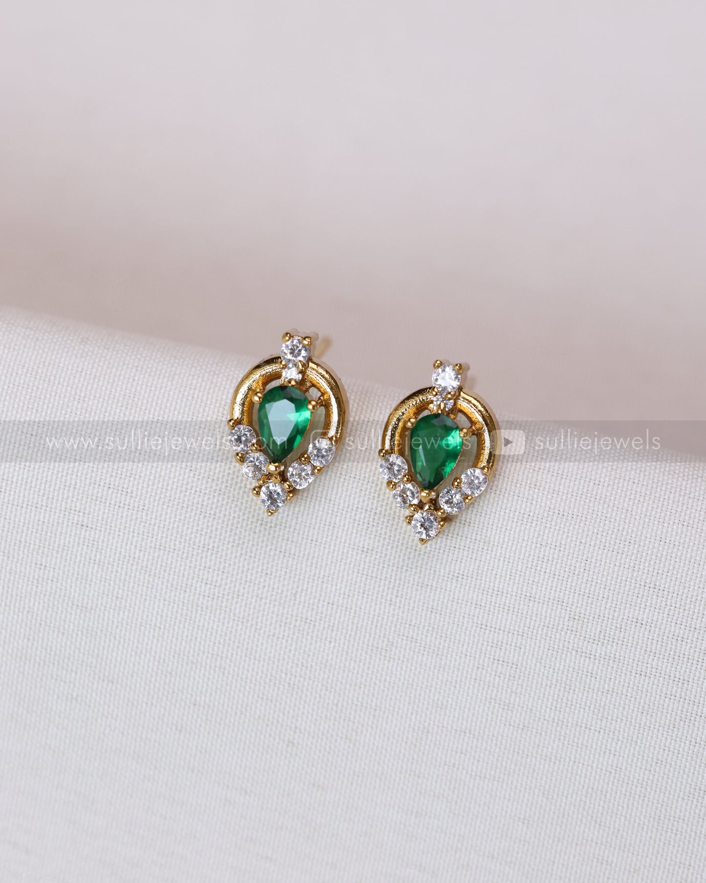 3720 - Green Raindrop Hasli with Stud