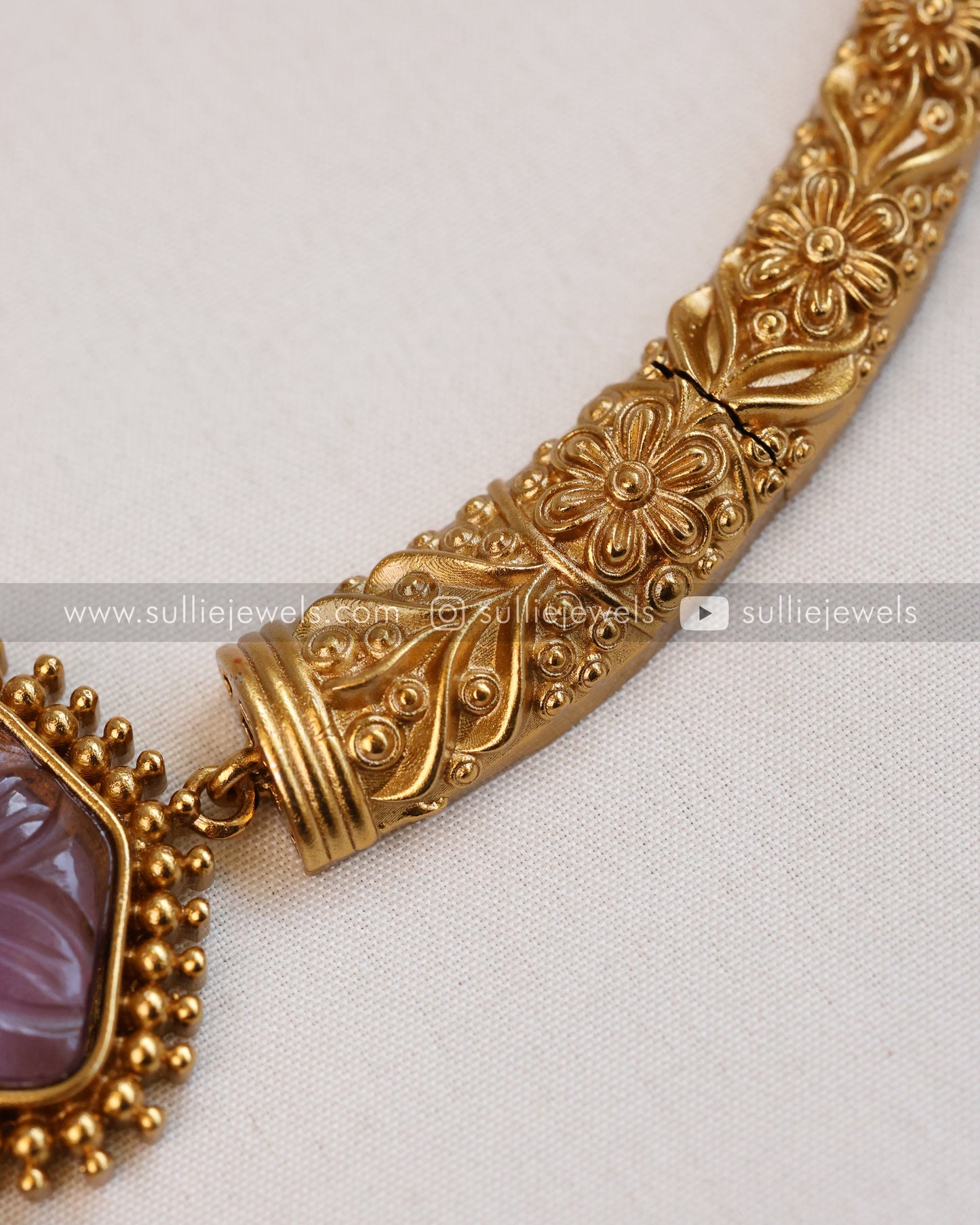 Violet Carved Stone Kemp Hasli with Earring