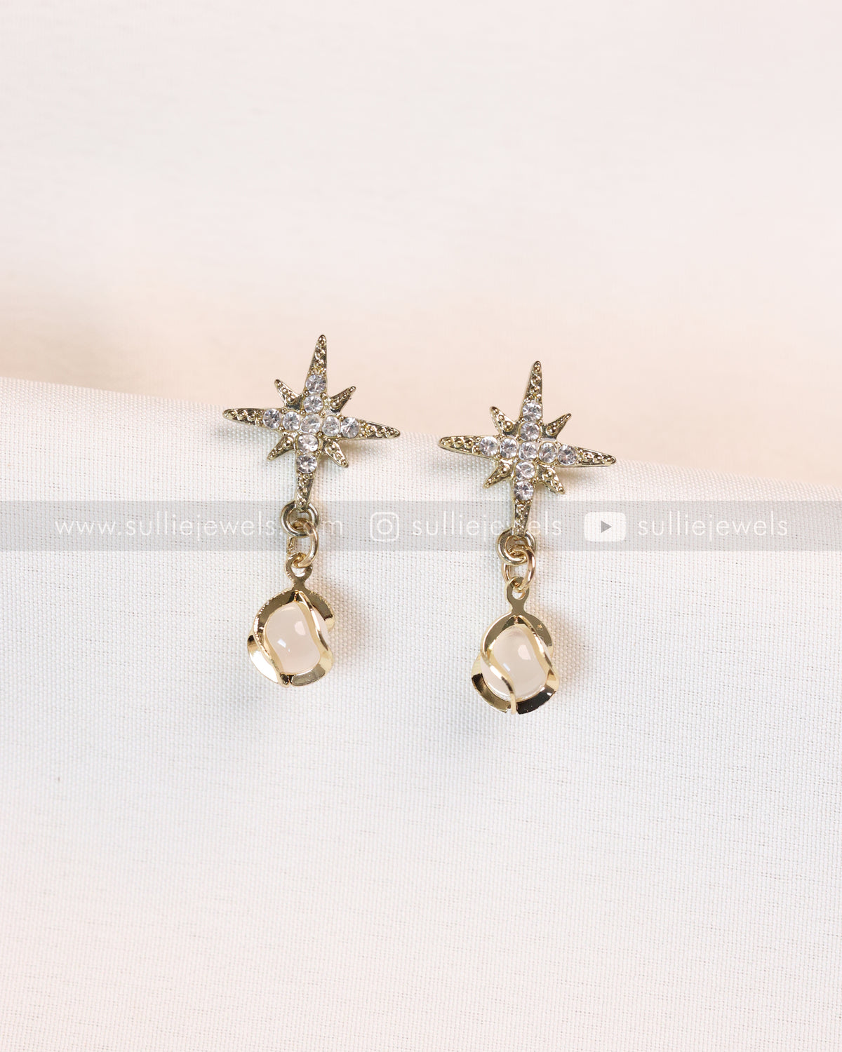 W120 - Crystal Star Stud Earrings