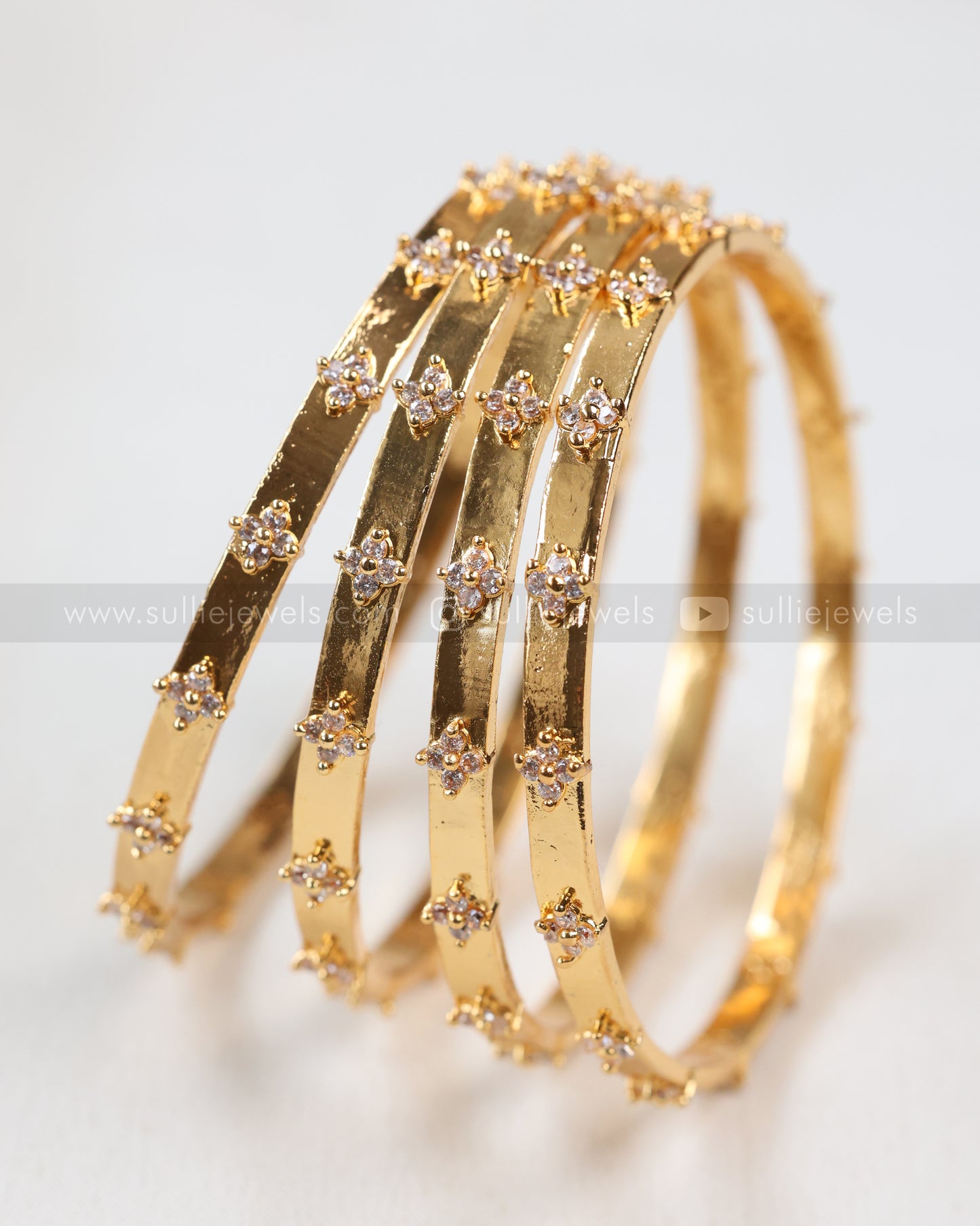 9032 - Gold Clover Design Bangle - Set of 4