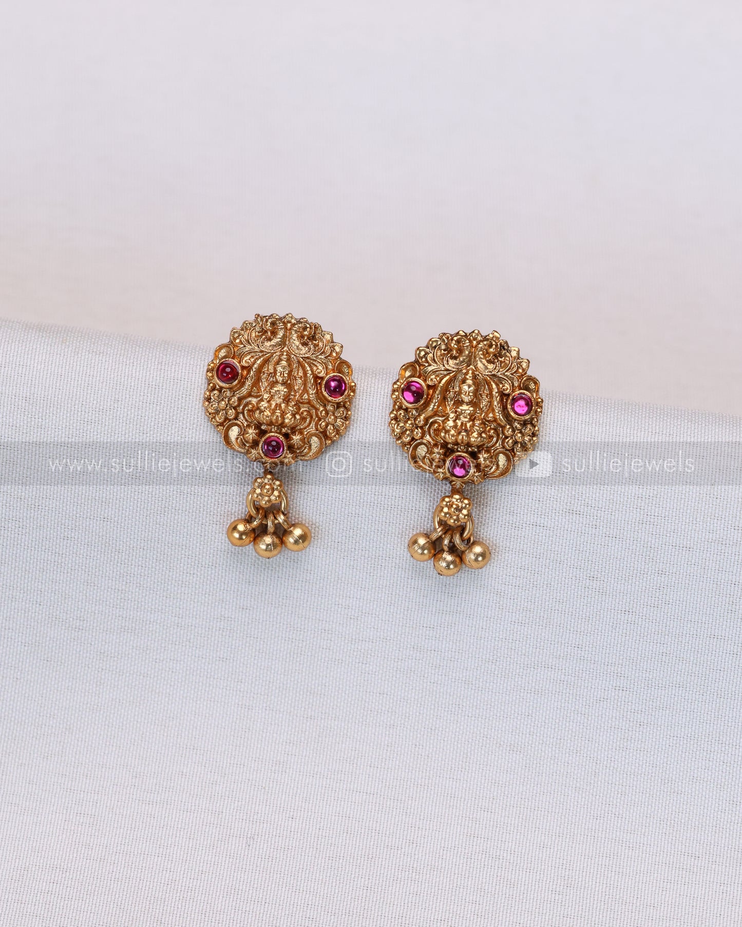 6049 - Sullie Basic Lakshmi Palakka Golden Ball Chain Pendant with Studs