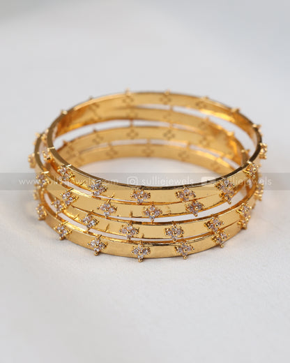 9032 - Gold Clover Design Bangle - Set of 4