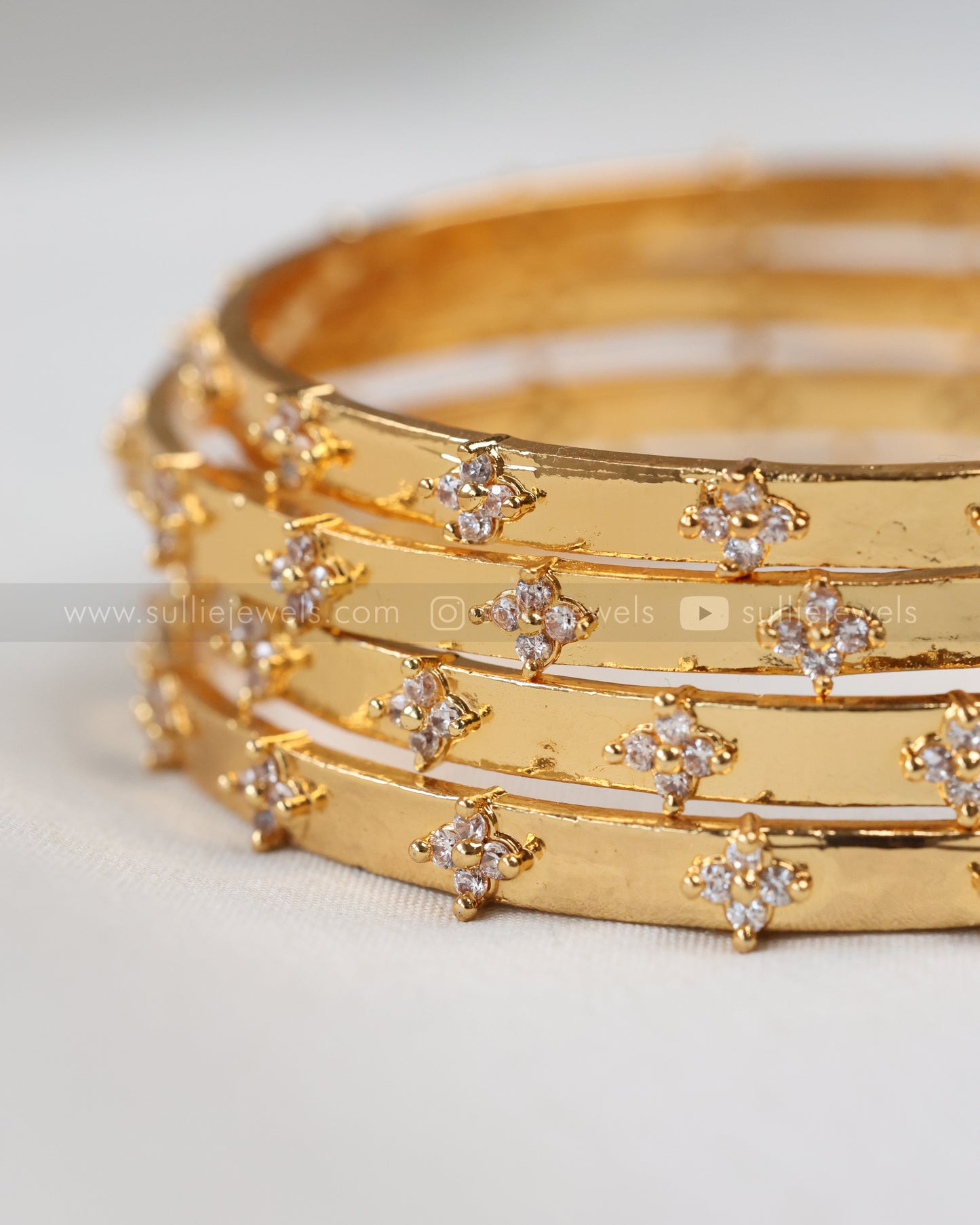 9032 - Gold Clover Design Bangle - Set of 4