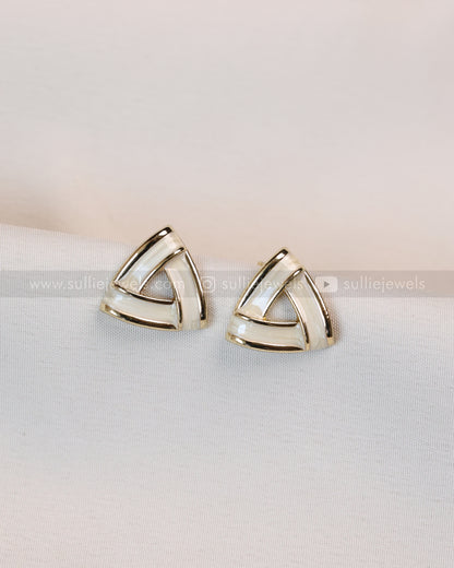W137 - Golden Pearly White Triangular Stud