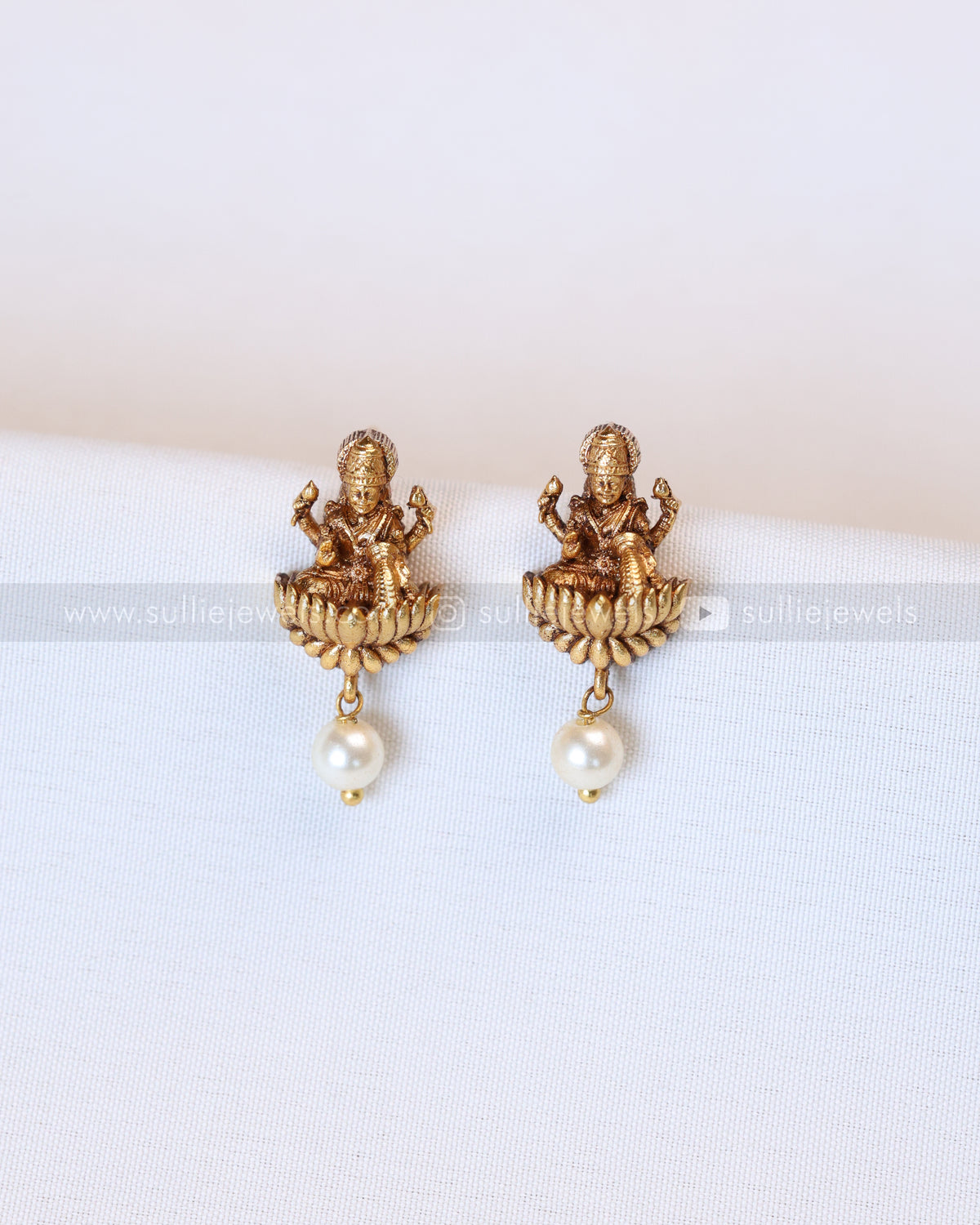 6074 - Lakshmi Chakra Pearl Snake Chain Pendant with Stud