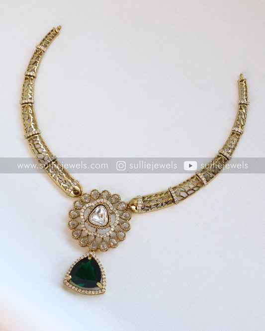 Emerald Pendant Hasli with Earring