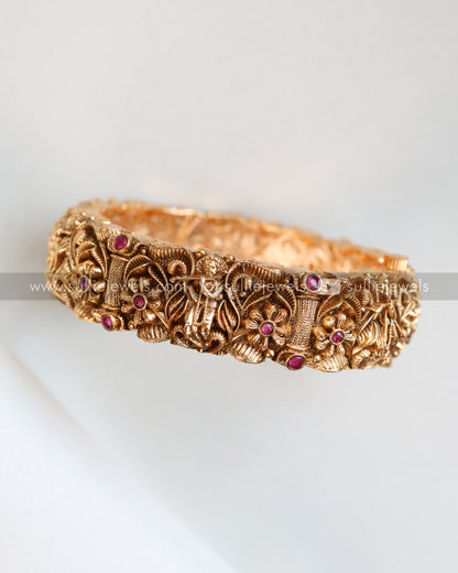 Krishna Detailed Ruby & Gold Screw Kada Bangle