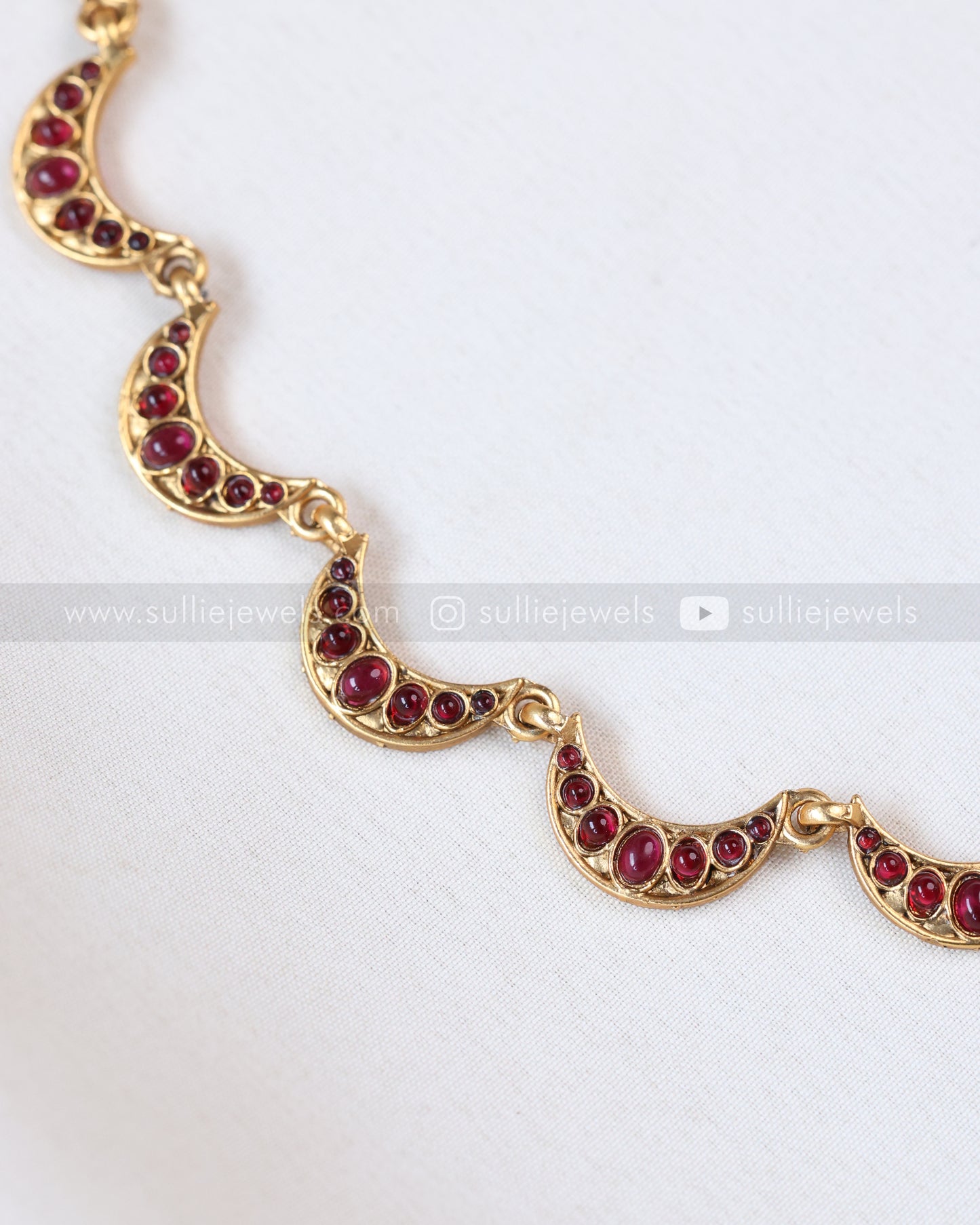 3763 - Sullie Basic Red Stone Crescent Moon Necklace with Earring